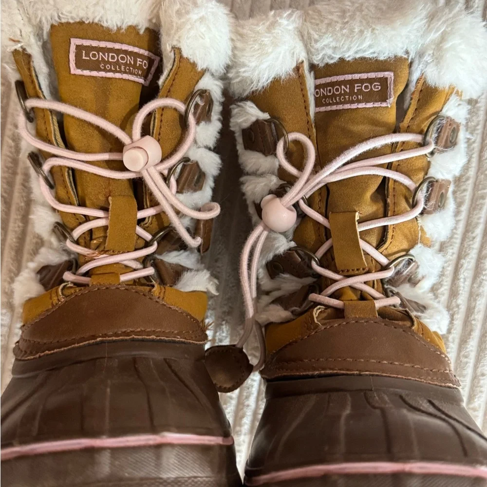 London Fog  Girls Size 2 Winter Snow‎ Boots Faux Fur Lined Excellent Condition